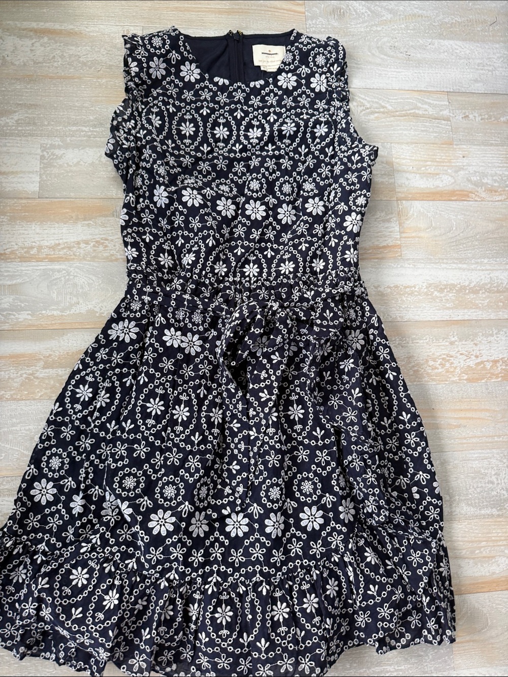 kate spade Navy and White Sleeveless Floral Eyelet Dress. Size 10. Easy to wear.